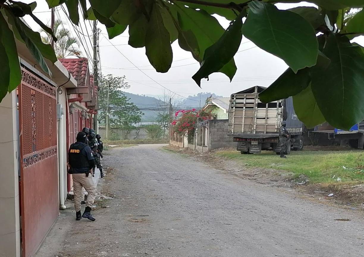 De acuerdo con la investigación de agentes del departamento contra el crimen organizado de la Atic y la fiscalía regional del norte, las dos estructuras criminales utilizan empresas, organizaciones no gubernamentales y hasta iglesias como fachadas para realizar sus acciones ilícitas sin dejar o levantar sospecha.