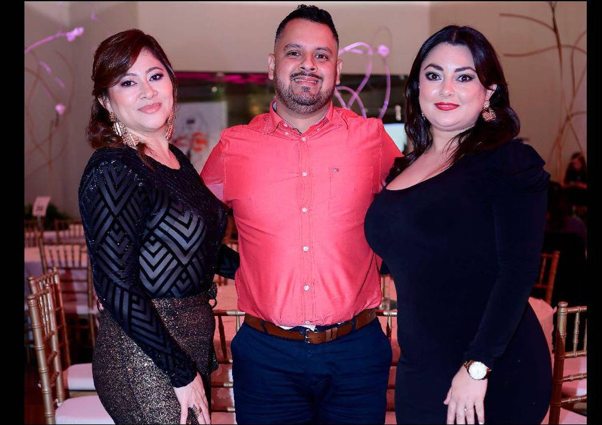 Sayda Salvador, Roberto Olivera y Carol Rosa