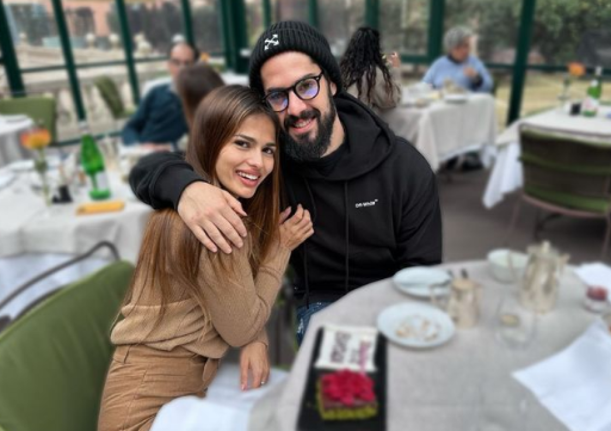 “Cuando pensabas que lo de los extraterrestres en marzo sería lo más loco que leerías esta semana”, comenzó diciendo la pareja de Isco en sus redes sociales.