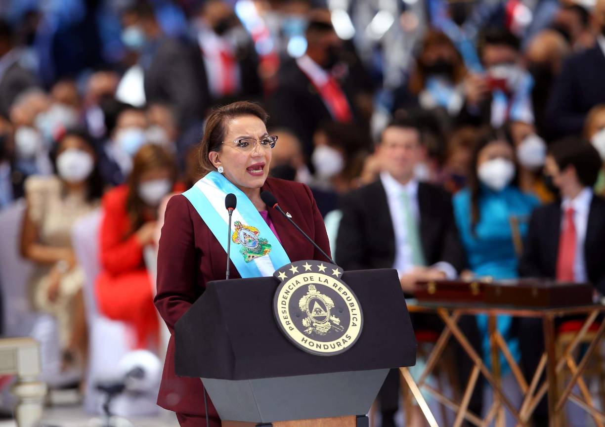 Asimismo, mencionó que el Gobierno de Xiomara Castro “debe dialogar y mantener una conducta de generar paz y no confrontación, he estado escuchando mucho el debate de las manifestaciones”. 