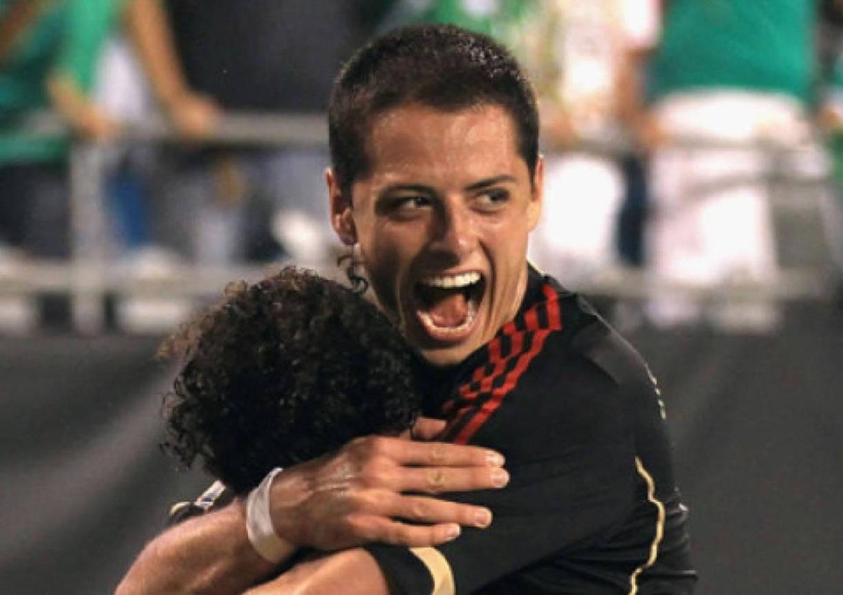 Previo al duelo, el entrenador hondureño Chelato Uclés aseguró que al ‘Chicharito‘ Hernández, delantero estrella de México, le temblarían las piernitas ante los defensas de la ‘H‘, y el delantero Carlo Costly colocó en su cuenta de Twitter un montaje en la que sostenía, vestido de gladeador, la cabeza decapitada del jugador del Manchester United.