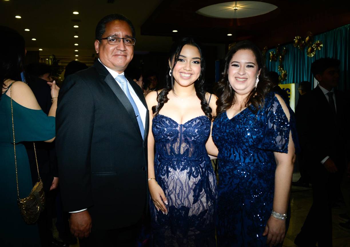 Marcos, Isabel y July Alfaro