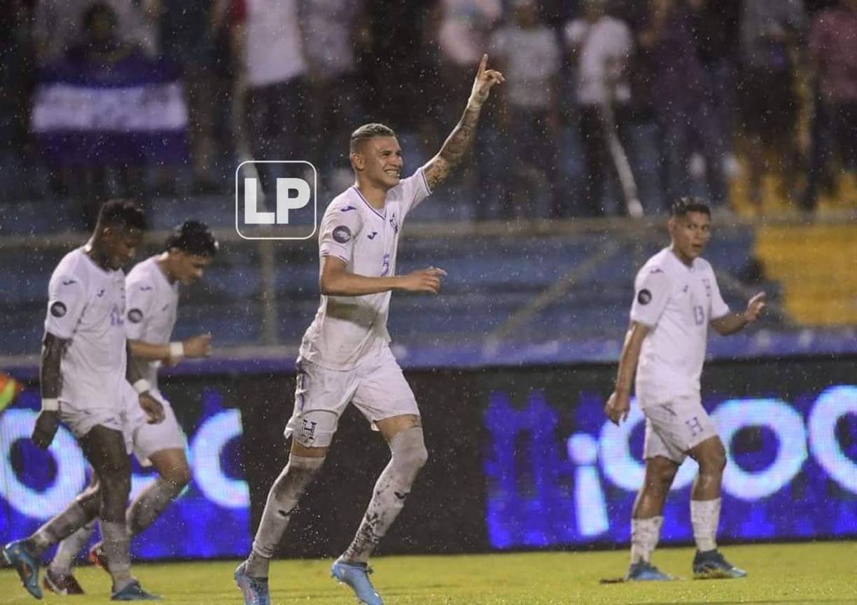 La celebración de Kervin Arriaga tras su gol que significó el 2-0 contra Canadá.