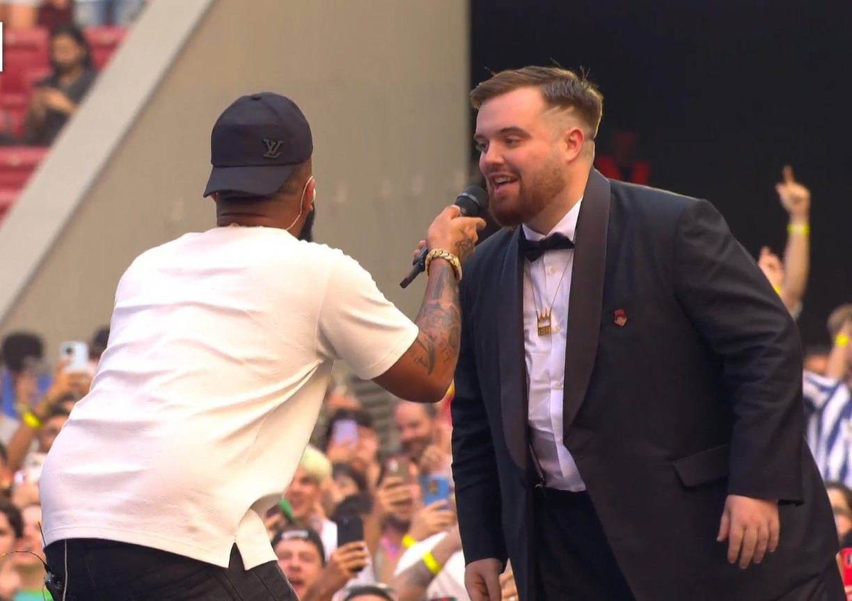 Eladio Carrión terminó cantando con Ibai Llanos y cerrando con la sesión 34 con Bizarrap.