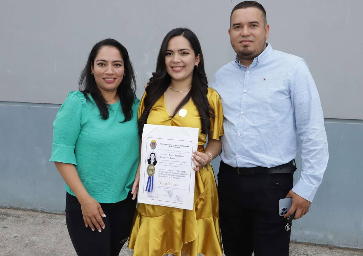 ¡Felices y orgullosos! Así festejan los nuevos egresados de Unah-vs