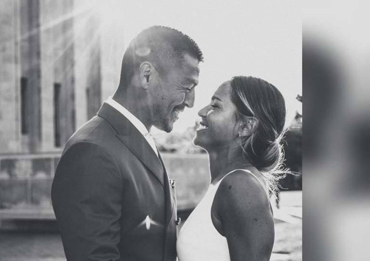 Roger Espinoza y Lo’eau LaBonta se casaron en Kansas City, Estados Unidos.