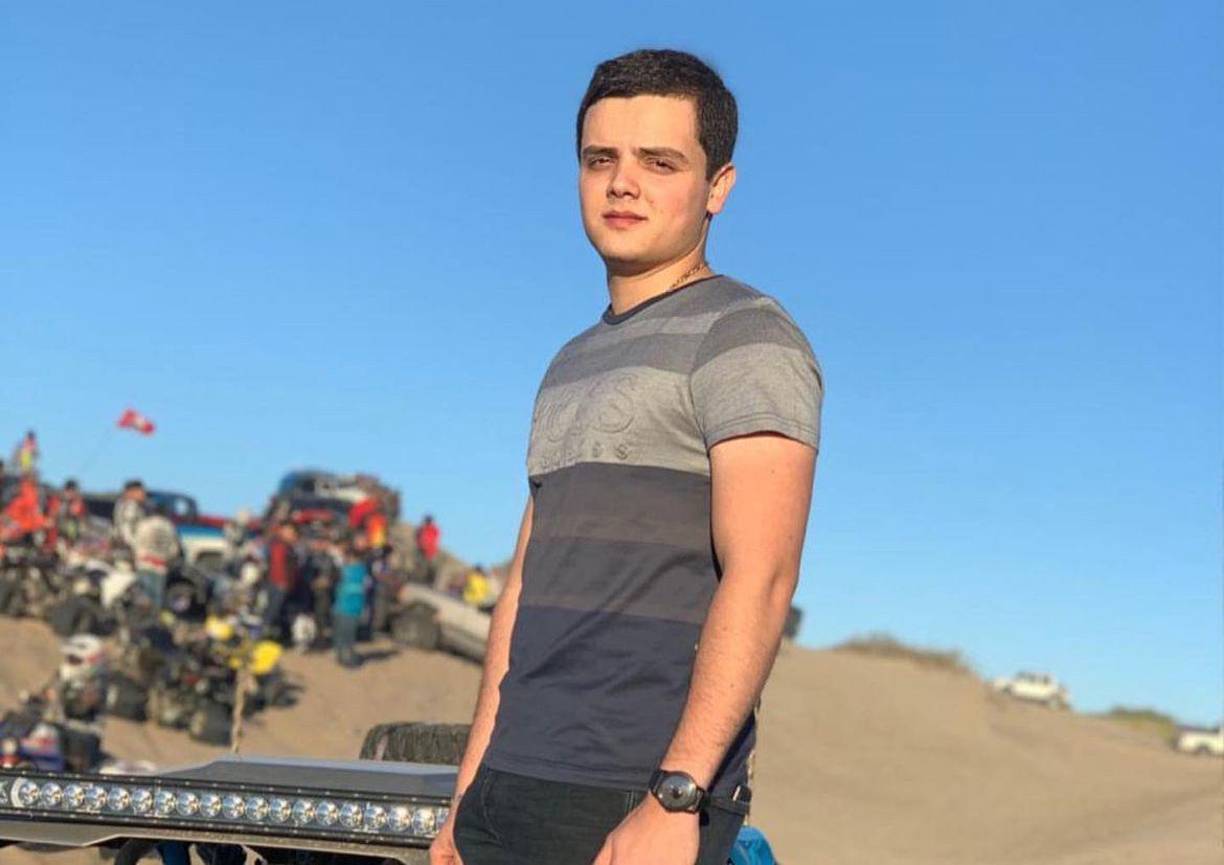 El creador de contenido es muy popular en YouTube, en cuyo canal, que abrió en 2022, cuenta con 1.22 millones de suscriptores. 