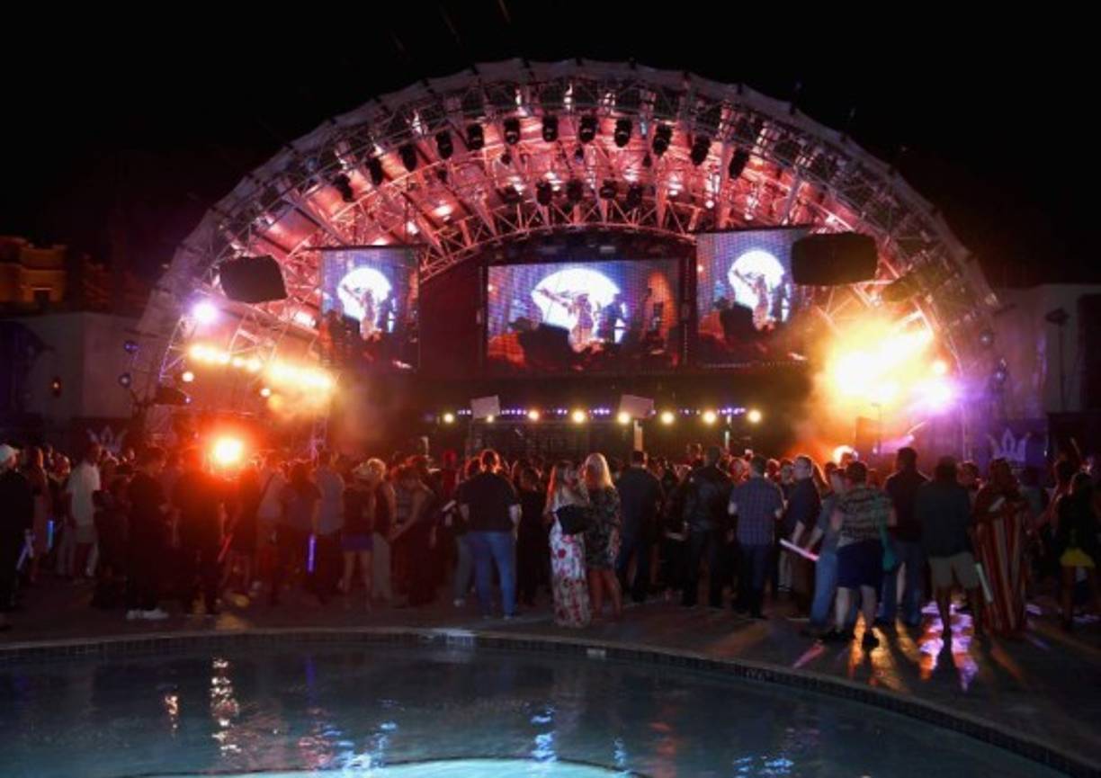 Y terminó con una fiesta organizada por Sony Music, que incluyó los shows del DJ Mark Ronson y el cantante Usher .