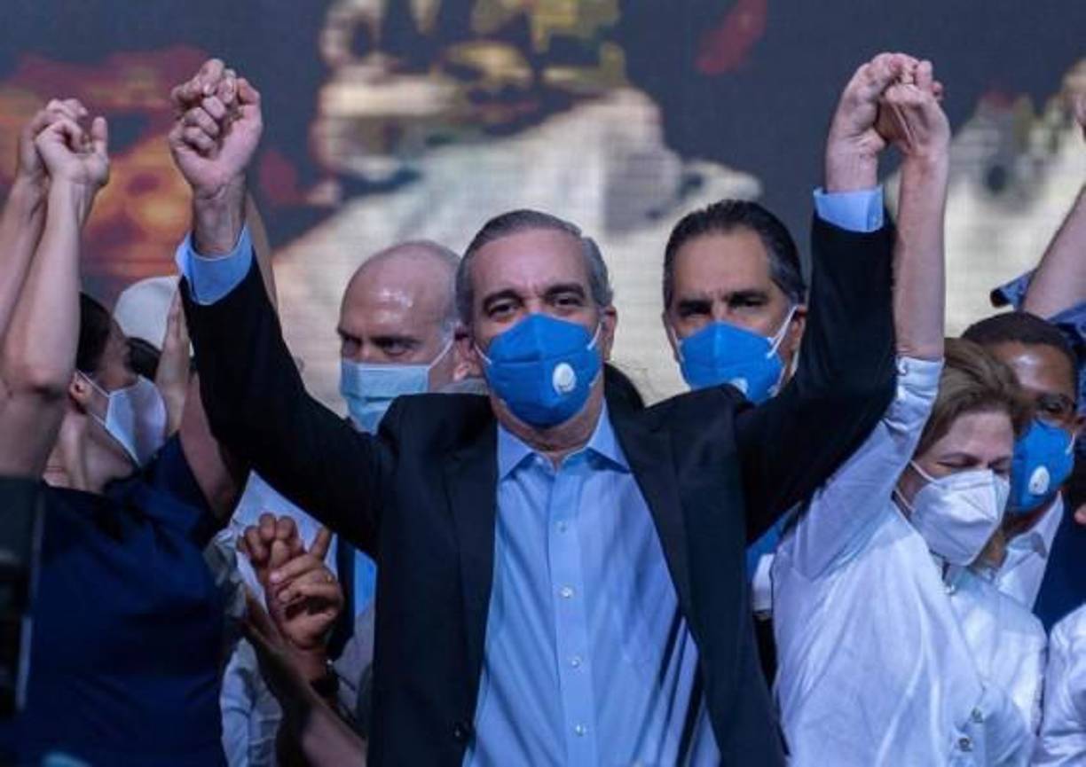 3. Luis Abinader, mandatario de República Dominicana, se ubica en la tercera posición y su aprobación de desempeño es de 61%. (alta)