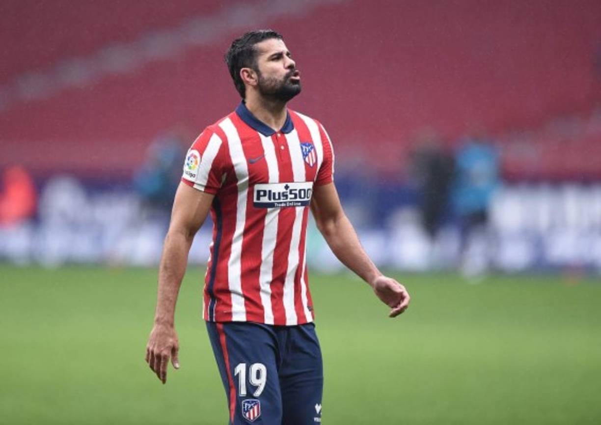 Diego Costa está a horas de salir del Atlético de Madrid. Y es que el hispano-brasileño, que acaba contrato en 2021, ha solicitado al club rescindir su contrato por motivos personales. El club rojiblanco se sentará a escuchar al delantero y a valorar la posibilidad de dejarle salir en este mercado invernal.
