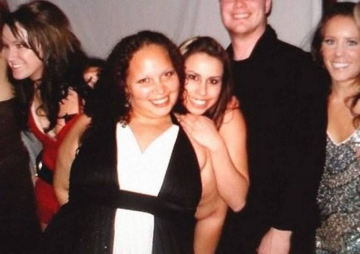 ¿Una invitada sin vestido? Una mirada de cerca pone en duda esa versión.