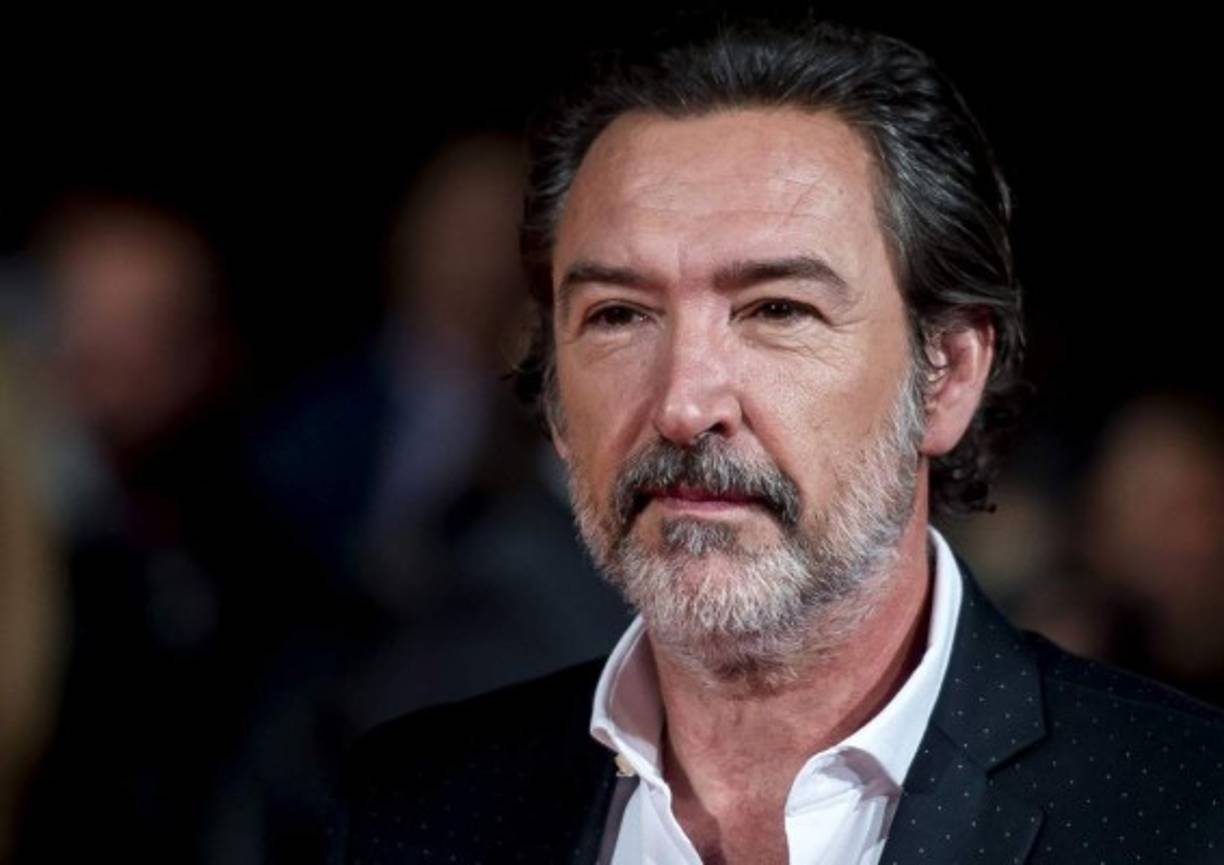 Ginés García Millán es César Lazcano.<br/>Famoso por su papel en la serie española, 'Velvet', en esta ocación interpretará al patriarca de los acusados.