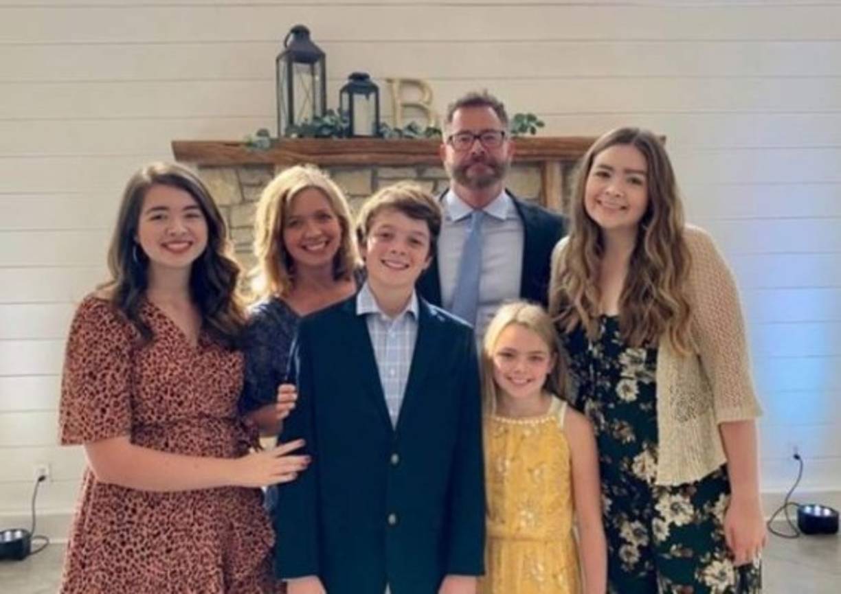 El pastor estaba casado con Amie Patrick, con quien tenía cuatro hijos: Glory, Grace, Drew y Delainey.