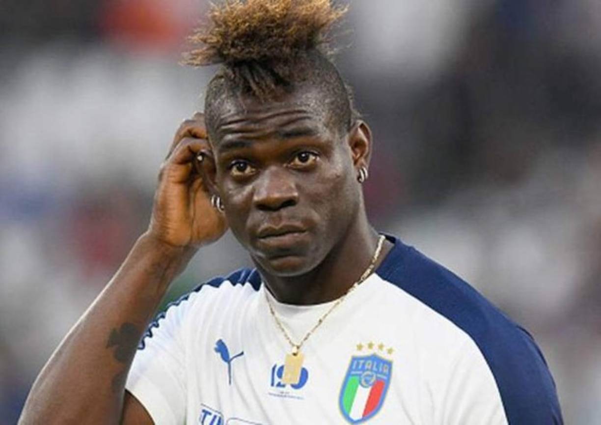Mario Balotelli: El polémico delantero italiano de 28 años de edad se encuentra sin equipo y se menciona que el Parma lo quiere.