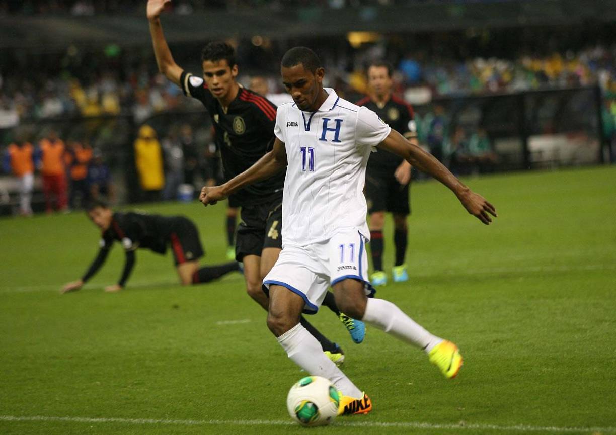 Jerry Bengtson - Ingresó de cambio por Andy Najar en el inicio del segundo tiempo y le dio empate a uno a la Selección de Honduras contra México en aquella noche en el estadio Azteca. Mostró su sangre fría para definir frente a la portería mexicana.
