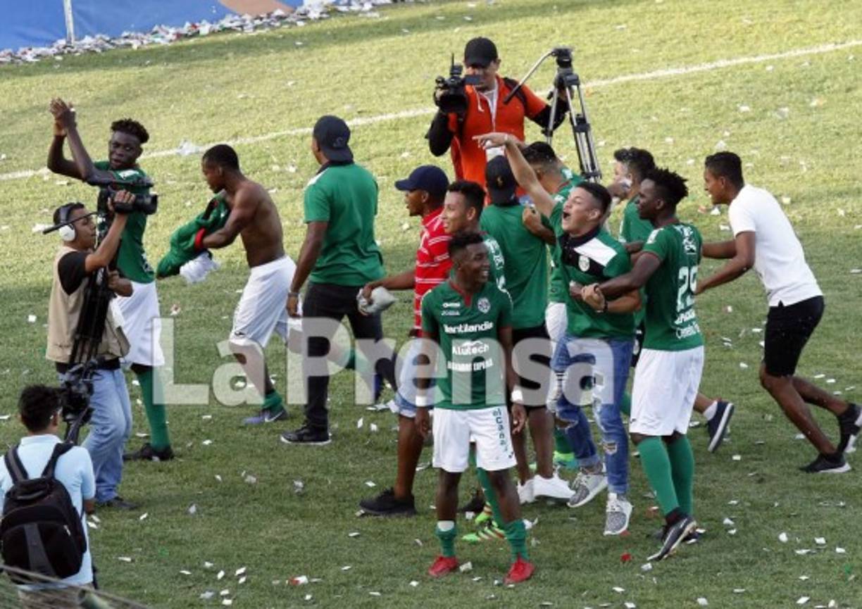 La celebración de los jugadores del Marathón por la clasificación a la final.
