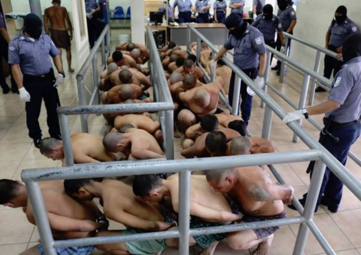 De acuerdo con las autoridades de Seguridad, desde las cárceles se ordenan la mayoría de homicidios que se registran, entre estos los cometidos contra miembros de la Policía y del Ejército.