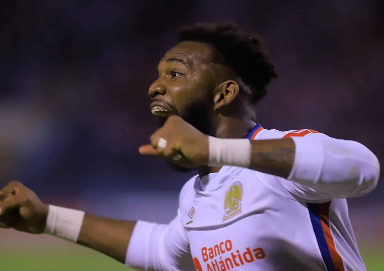 Jorge Benguché firmó un golazo de vaselina a lo Messi para el 4-1 del Olimpia y lo gritó a todo pulmón.