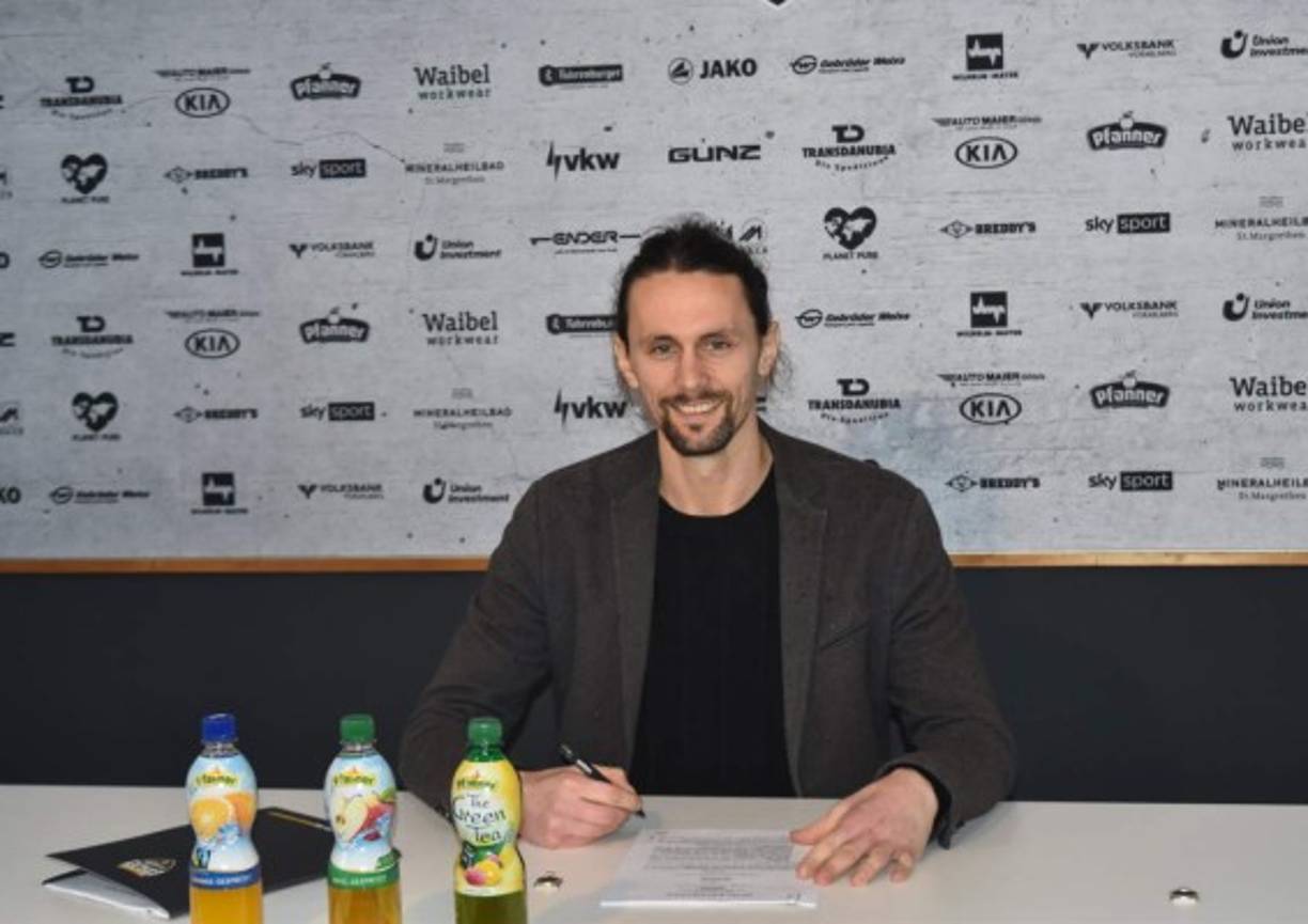 Neven Subotic, el defensa serbio que brilló en el Borussia Dortmund de Jürgen Klopp, fichó en el cierre del mercado por el SCR Altach, penúltimo clasificado de la Liga austríaca. El jugador, de 32 años, llega libre después de no contar apenas en el Denizlispor de Turquía.