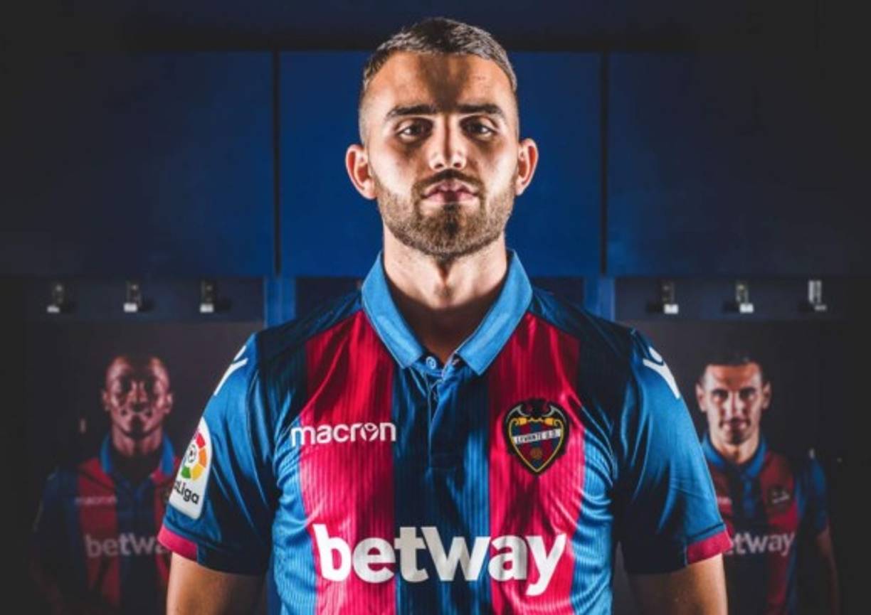 Borja Mayoral, delantero del Levante y ex del Real Madrid, estaría en la órbita de la Lazio según apunta la Gazzetta dello Sport para refirzar el ataque romano. Según se advierte en la noticia, la dirección técnica se ha fijado en Mayoral por su fortaleza, su técnica y sus movimientos sin balón.