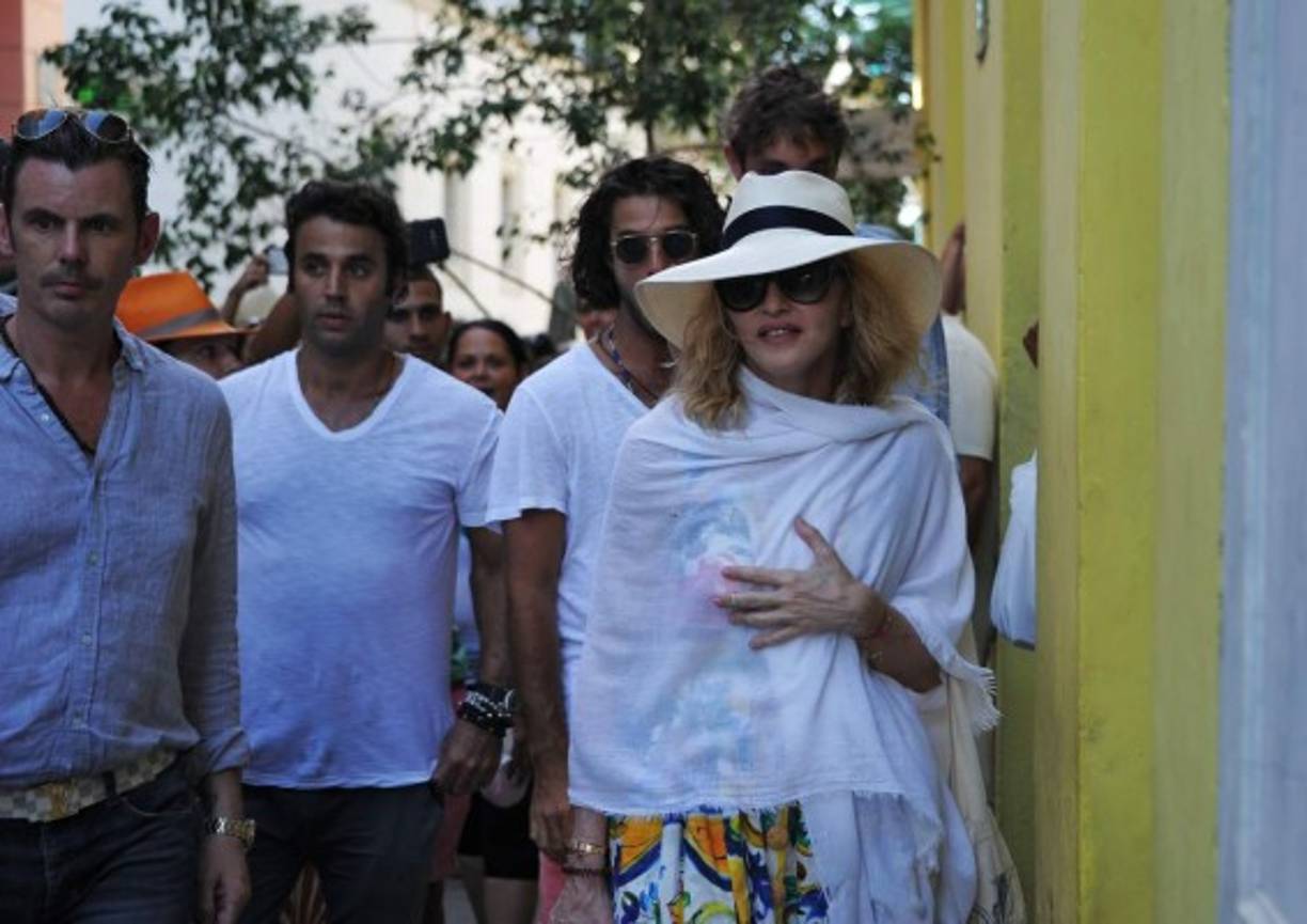 La artista, que se aloja en el histórico y lujoso hotel Saratoga, comenzó este lunes las celebraciones de cumpleaños con una cena en un céntrico restaurante.