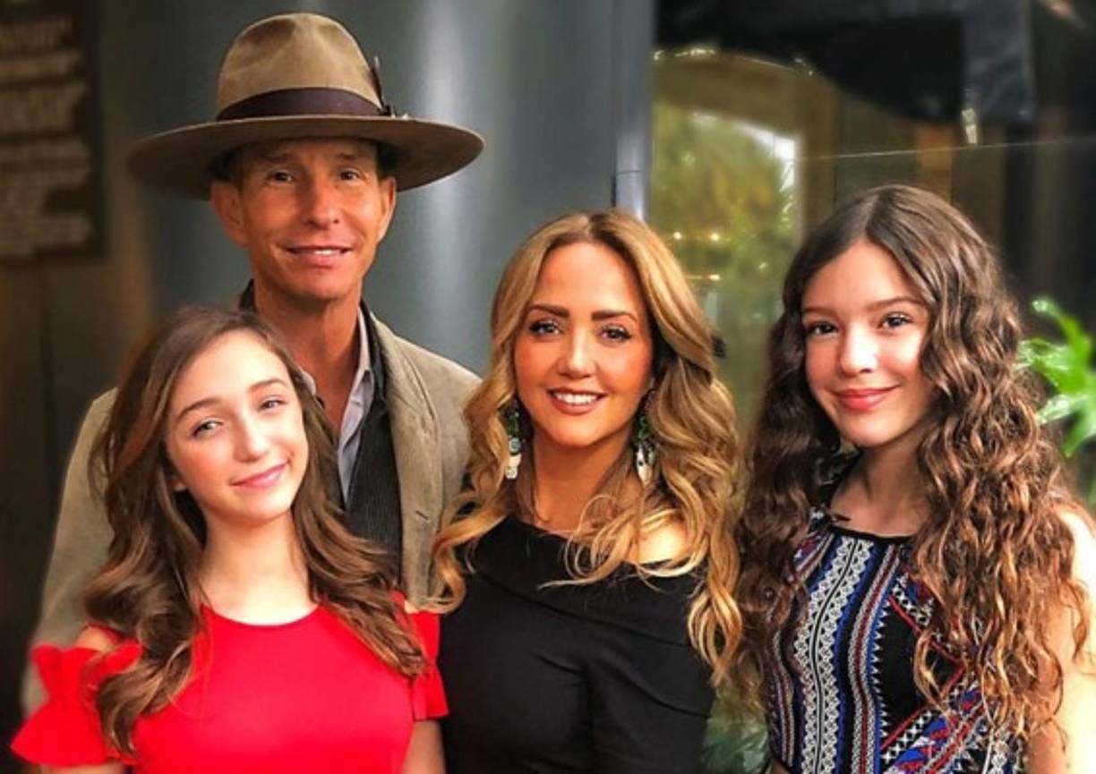 Por otra parte, la relación de Andrea Legarreta y el actor y cantante Erik Rubín es una de las relaciones de famosos más estables de los últimos tiempos, tienen más 18 años de casados y hasta la fecha aún siguen derrochando amor. <br/><br/>