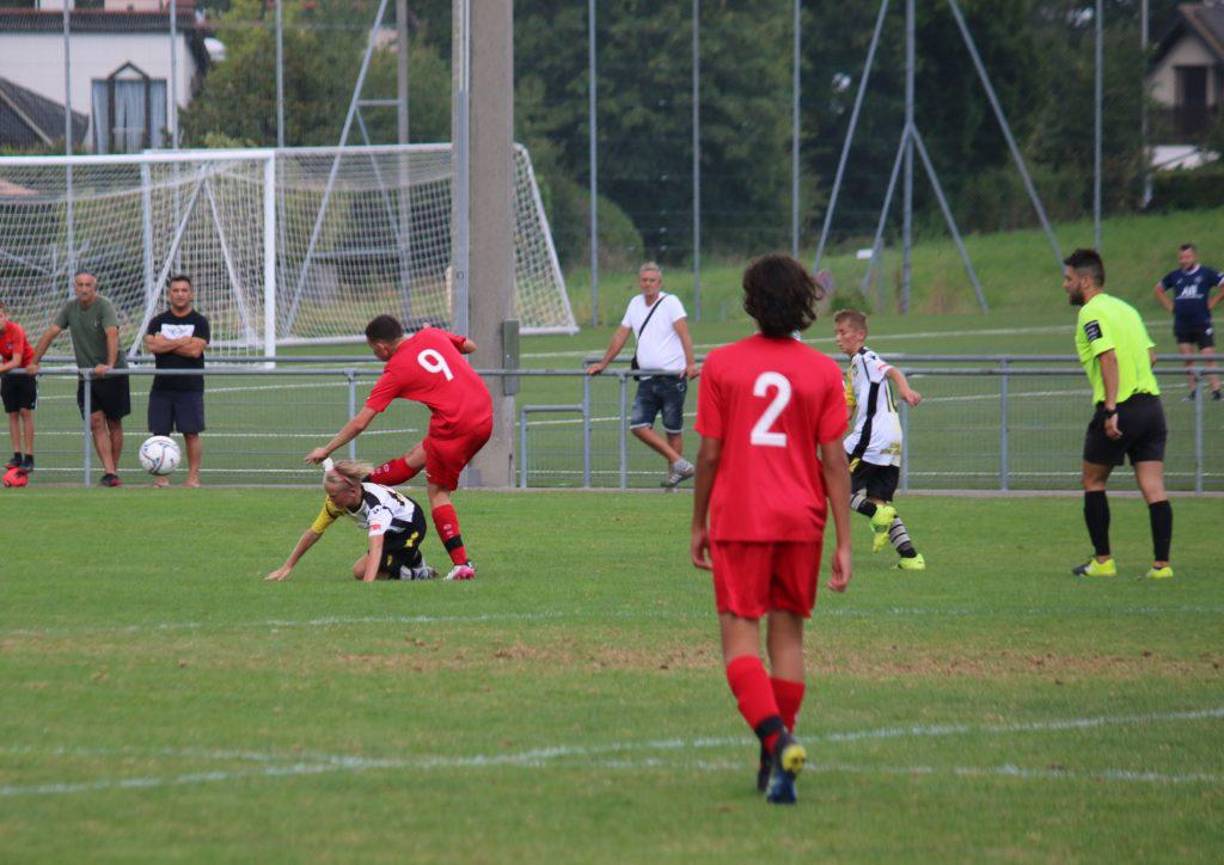 La identidad del exjugador aún no ha sido revelada, pero en la declaración de los hechos explicó que el 16 de junio del 2018 tenía previsto recibir estupefacientes, pero que en esa operación terminó atacando con un bate de béisbol a un capo del crimen organizado.