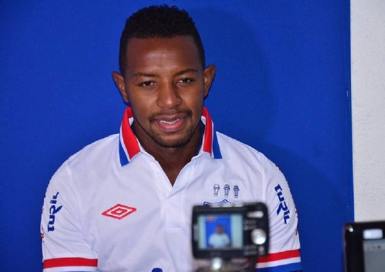 José Velásquez Colón: En información que brinda el periodista Manfredo Reyes, el experimentado defensor hondureño es nuevo refuerzo del Vida a petición de Ramón Maradiaga. En su momento estuvo en el Nacional de Uruguay, además de los clubes Real España, Real Sociedad y Victoria.