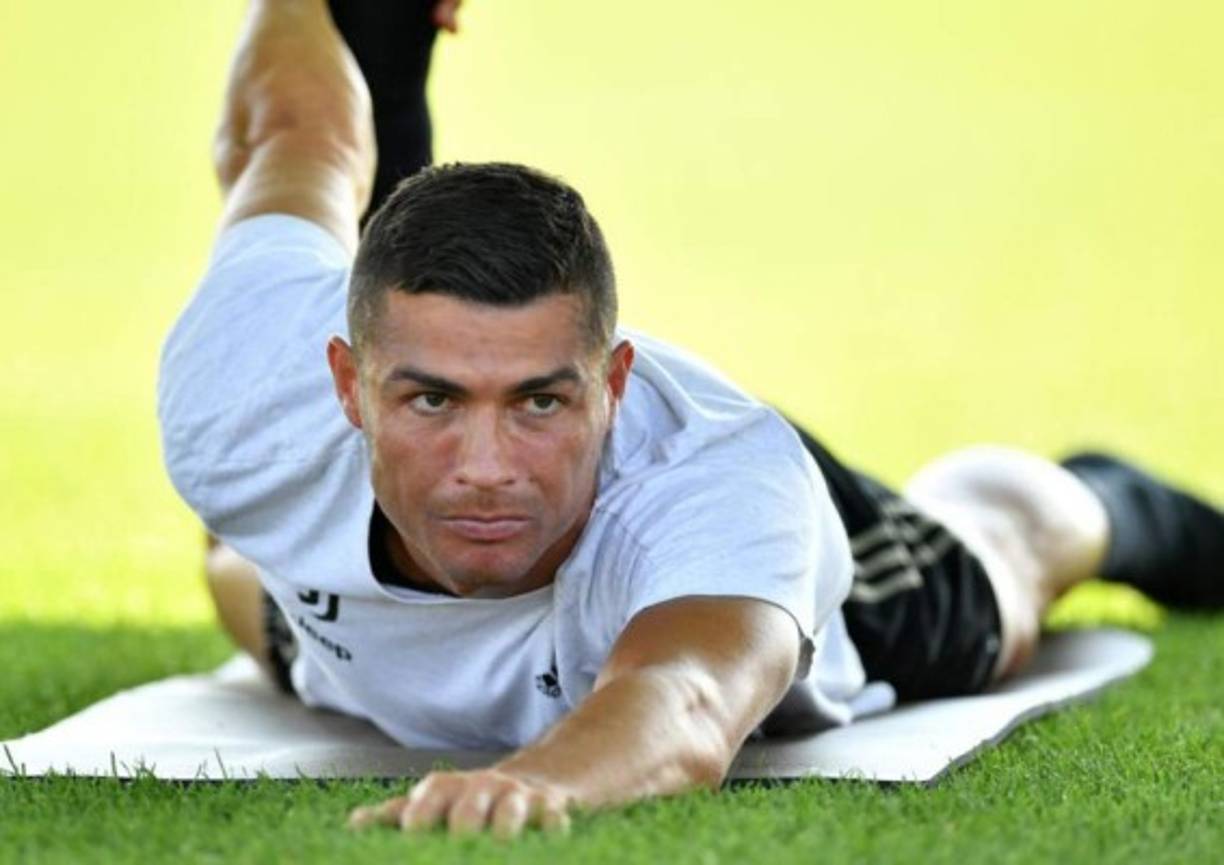 La sesión preparatoria estuvo principalmente orientada a la carrera continua, mezclando diferentes circuitos de ejercicios, además de los estiramientos pertinentes al finalizar el entrenamiento para descargar la musculatura.