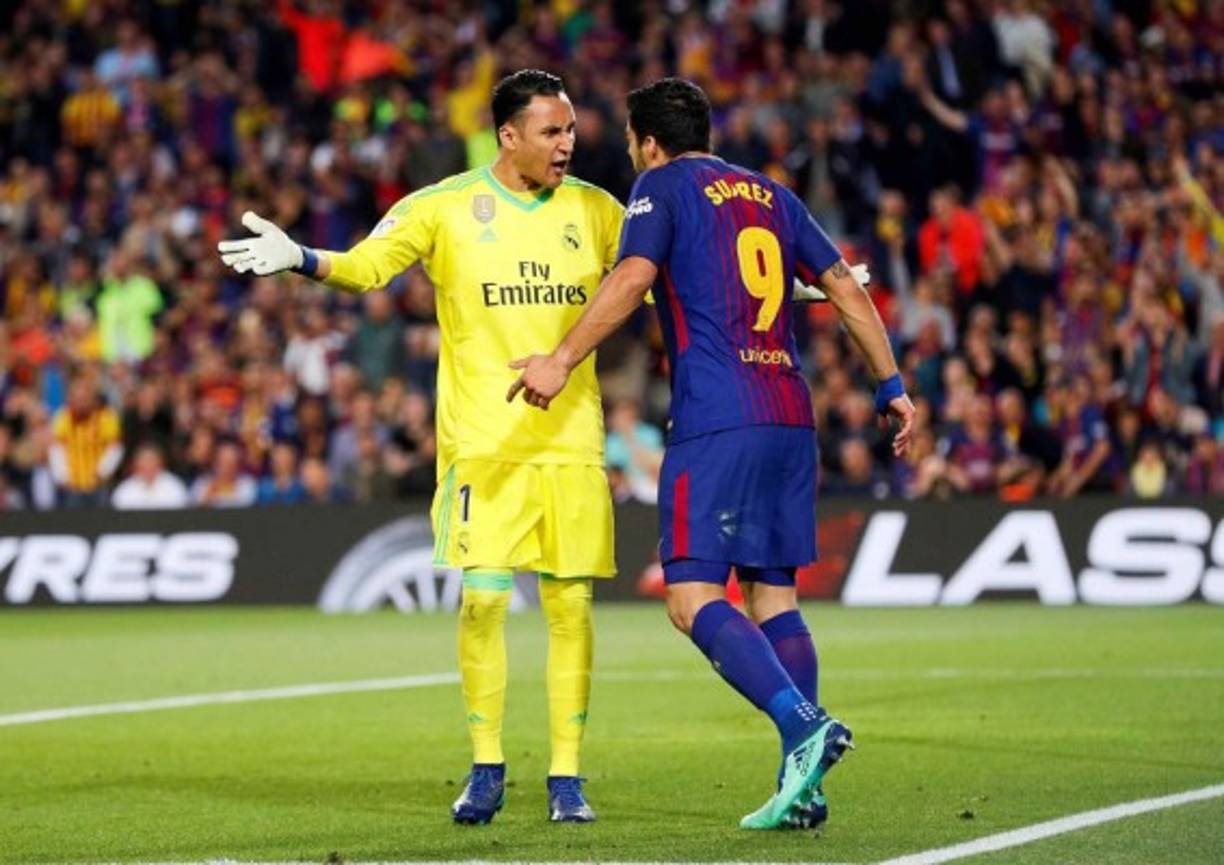 Girona's Spanish coach Eusebio Sacristan looks on during the Spanish league football match between FC Barcelona and Girona FC at the Camp Nou stadium in Barcelona on September 23, 2018. / AFP PHOTO / Pau Barrena