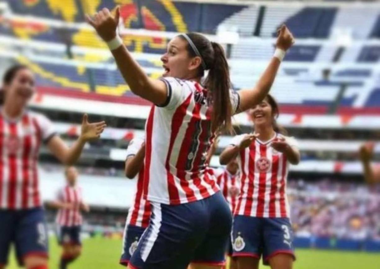 Pero Norma sufre acoso en los campos de fútbol y en redes sociales, con imágenes y videos enfocados únicamente a su cuerpo y no a su desempeño dentro del terreno de juego<br/>