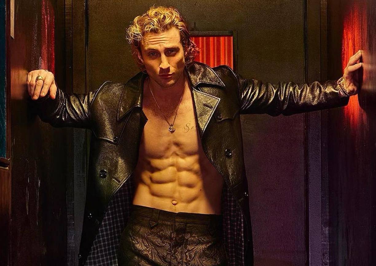 El Dr. Julian de Silva, que dirige el Centro de Cirugía Plástica y Estética Facial Avanzada de Londres, declaró: “Aaron fue el claro ganador cuando se midió la perfección física de todos los elementos de la cara. Lo que hace que Aaron sea tan excepcional es la forma general de su cara, que, con una puntuación del 99.2%, está a sólo un 0.8% de ser perfecta. La anchura y longitud de su nariz también son casi perfectas, con un 98.8%. También tiene un mentón muy bien esculpido, con una puntuación del 95%. Todas sus puntuaciones son muy buenas, excepto la distancia entre los ojos (89%), la distancia entre la nariz y el labio (89.6%) y los labios (86%)”.