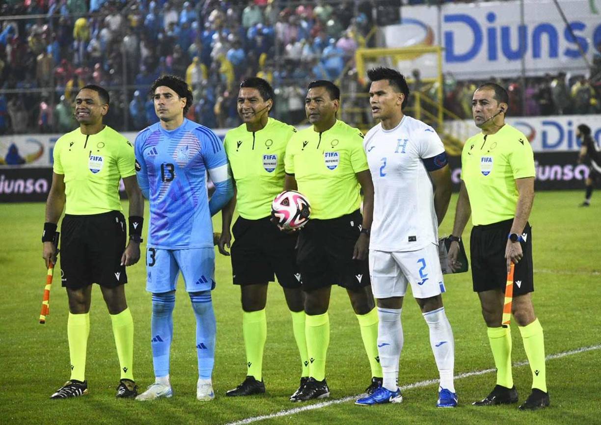 Ante la ausencia del ‘Choco‘ Lozano, Denil Maldonado fue el capitán de la Selección de Honduras y en México portó el gafete ‘Memo‘ Ochoa.
