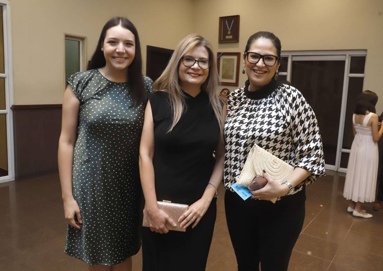 Pamela de Aguilera, María Lucía de Izaguirre y Solángel García