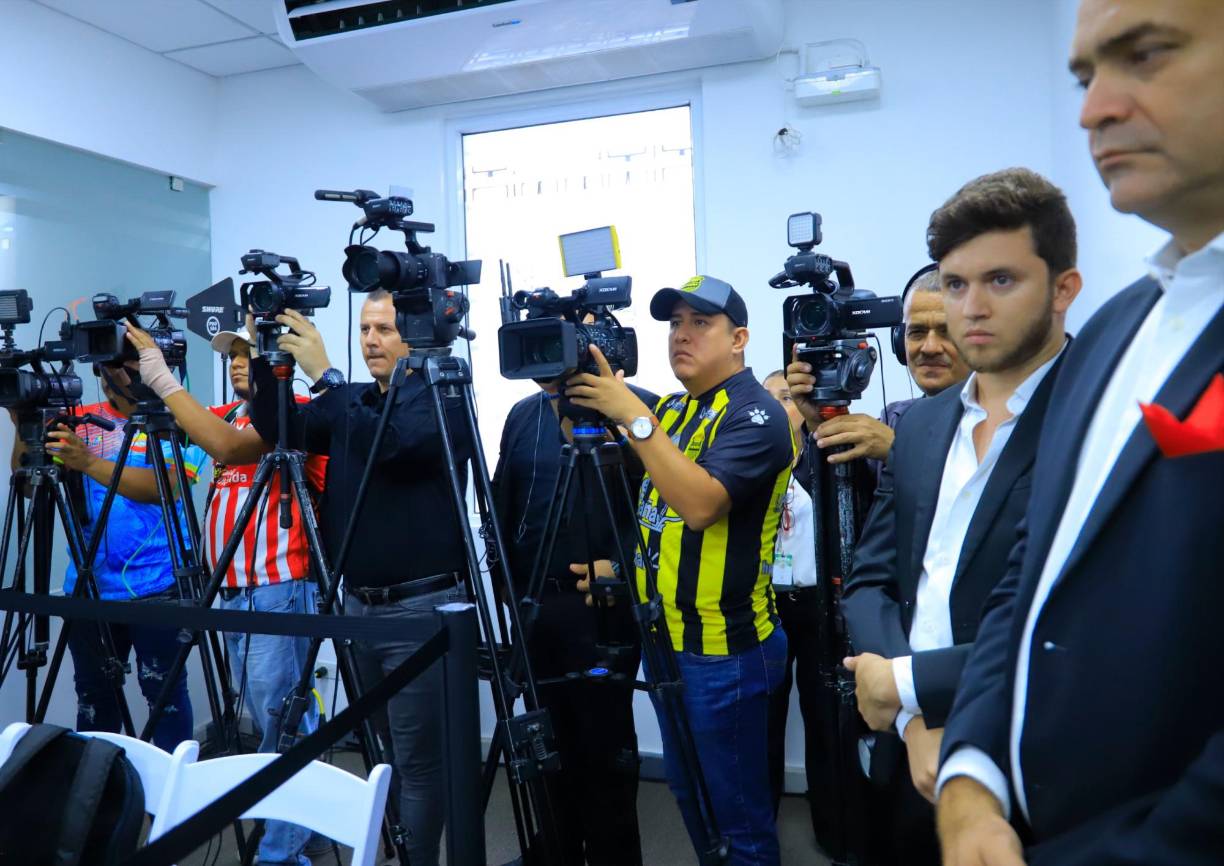 La mayoría de ellos muestran hoy en día su trabajo a través de diferentes canales de información entre ellos el periódico escrito, la web, la televisión, redes sociales y mucho más. 