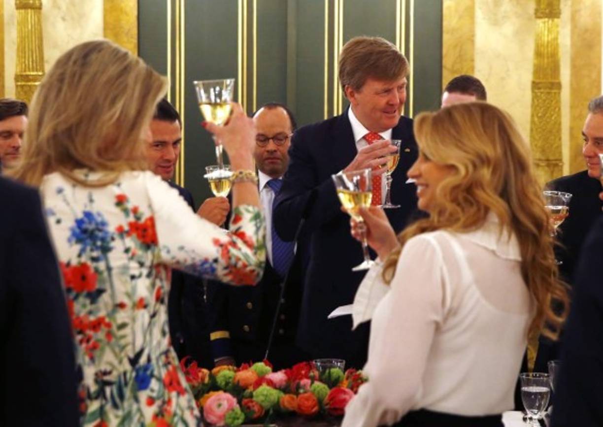 La pareja presidencial mexicana fue honrada con un brindis en el almuerzo oficial con el rey William, quien valoró las iniciativas de México en favor de los derechos humanos.