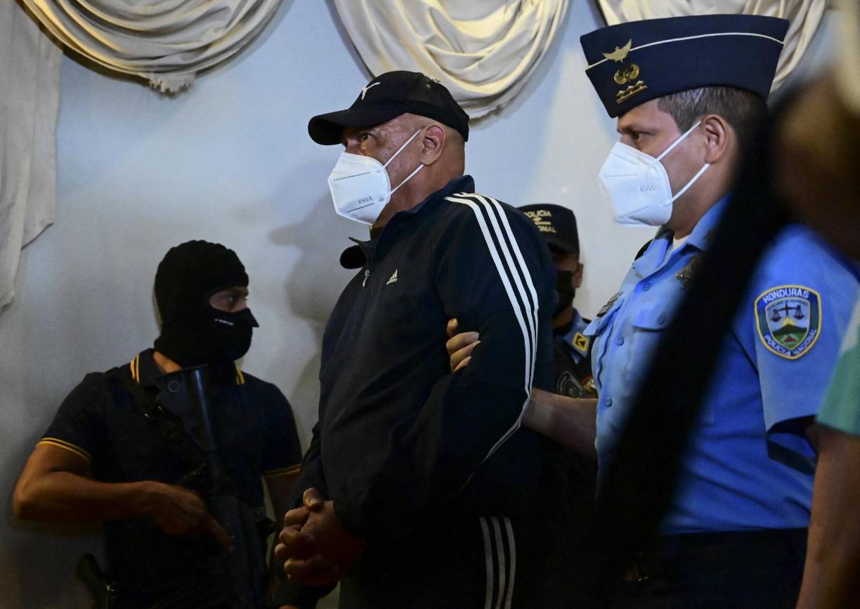  La Fiscalía cita en la imputación del exjefe de la Policía hondureña las “pruebas presentadas” en el juicio celebrado el pasado octubre de 2019 en Nueva York contra “Tony” Hernández y las “declaraciones hechas ante el tribunal”, en las que se alegó que varias organizaciones de narcotráfico tuvieron “apoyo” de políticos y agentes del orden en Honduras entre 2003 y 2020. 