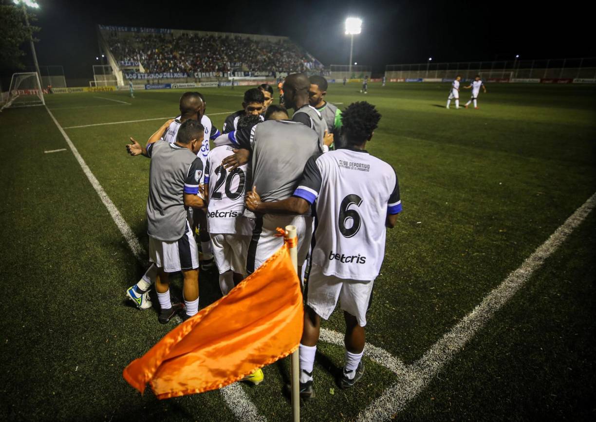 Los jugadores se mostraron eufóricos y como no, estaban sacando tres puntos de oro como visitantes ante el Motagua.