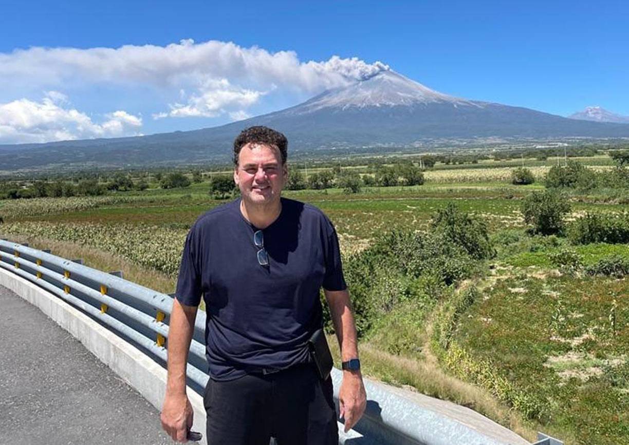 Faitelson nació en Ascalón, Israel. Su padre es de nacionalidad judío - mexicano, mientras que su mamá es cubana y con raíces españolas. 