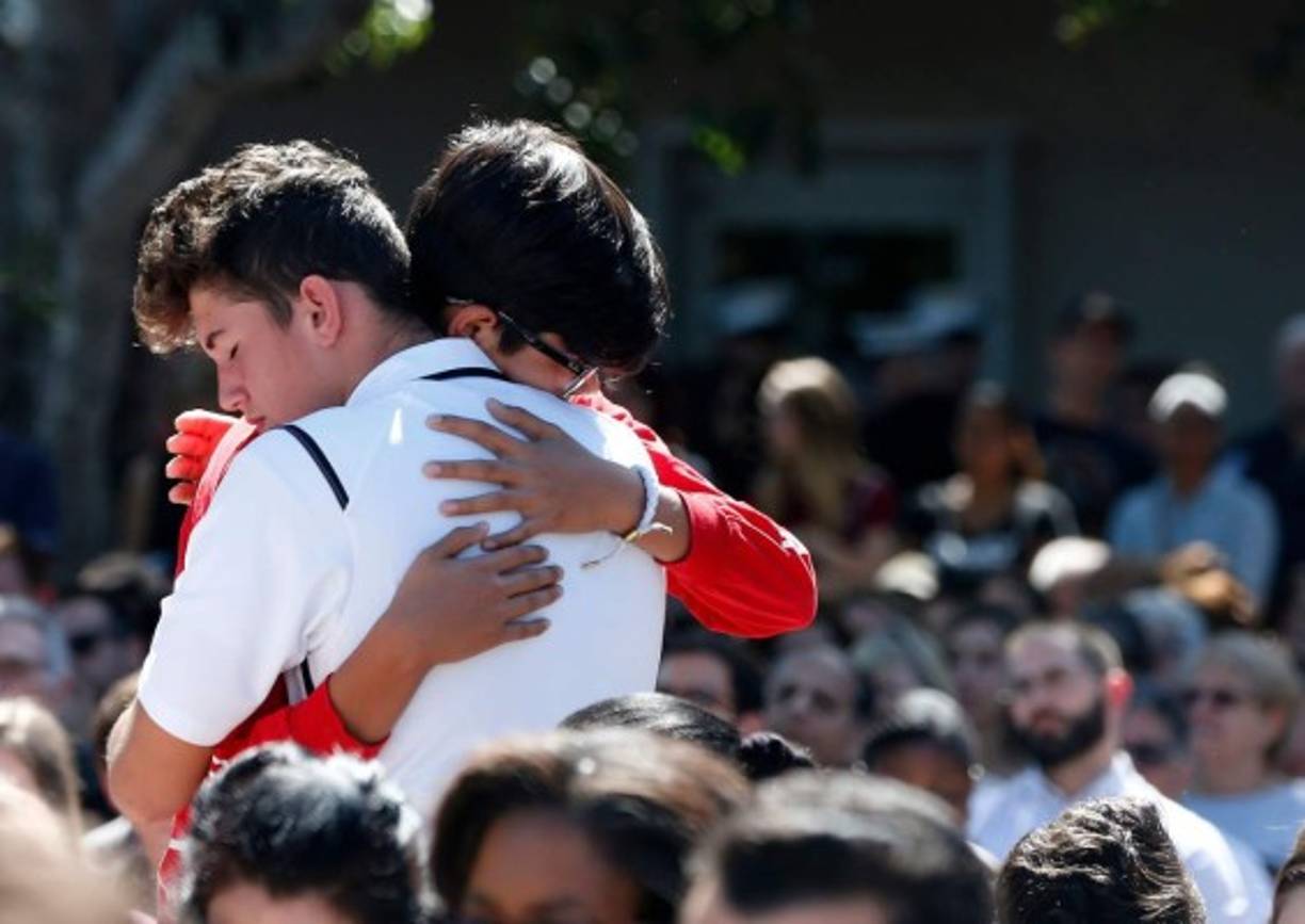 Estudiantes de la escuela Stoneman, donde ocurrió la tragedia, participaron en la ceremonia.