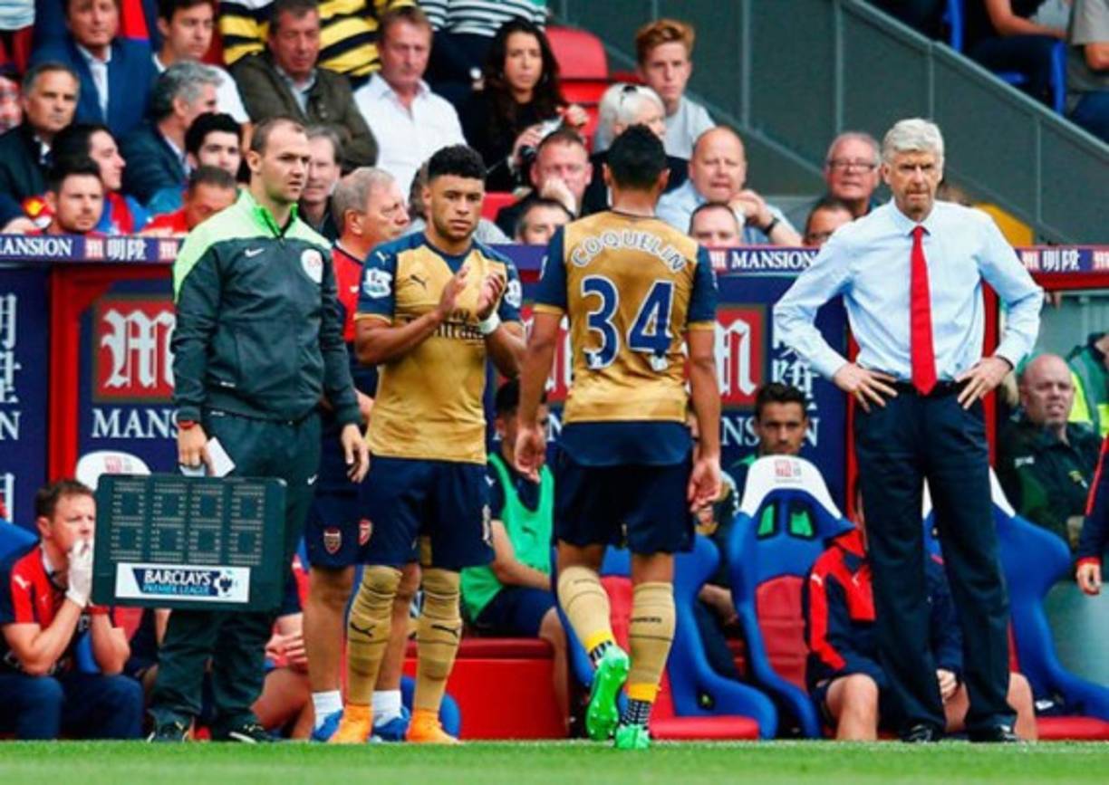 Cuando Alex Oxlade-Chamberlain fichó por el Arsenal proveniente del Southampton, los 'saints' negociaron un bono de 14 mil euros por cada vez que su pupilo jugase 20 minutos en un partido. Sabiendo esto, su técnico Arsène Wenger lo metía de cambio a partir del minuto 72. El problema fue que no tomaron en cuenta el tiempo de descuento y el Southampton sí. Al final les tocó pagar.