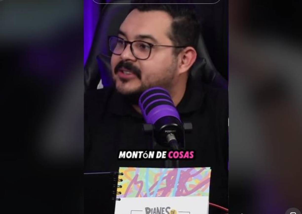 ”Me dijo “güirro cul...”, agarré la silla y le dije ¨ahí está su silla”, agarré las llaves de mi carro y me fui”, cerró. “Me dejó con un novela que se llamaba “Juana Montuna”, que era una parodia de Hannah Montana”, dijo Pupuzzo.