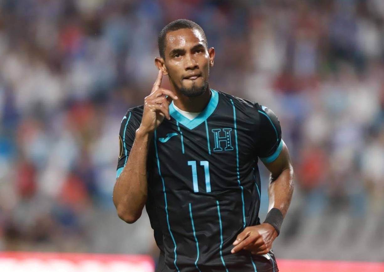 Jerry Bengtson marcó el empate de Honduras y así lo celebró.
