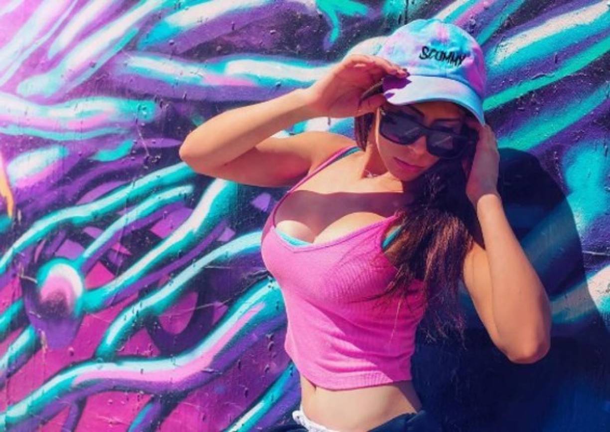 Clorisa Briggs, su nombre real, recordó cómo cambió su vida después del 21 de enero del 2015 tras ser atropellada por un conductor irresponsable que la lanzó contra unas rocas, lo que ocasionó una fractura en su columna y un desgarre abdominal.