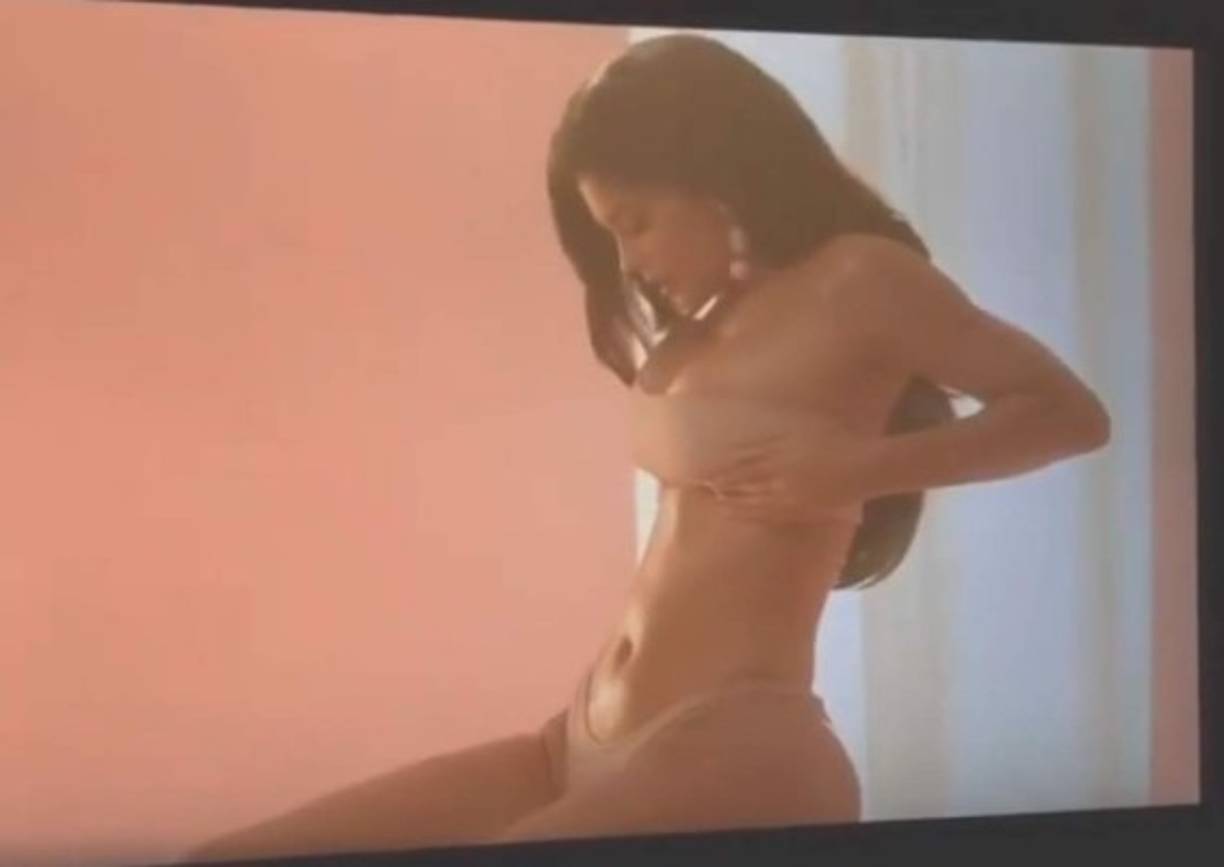 El aceite protector solar de Kylie Skin se vende por $ 30 y, según su sitio web oficial, es 'un elemento esencial todos los días que ayuda a proteger la piel de los dañinos rayos UVA y UVB'.