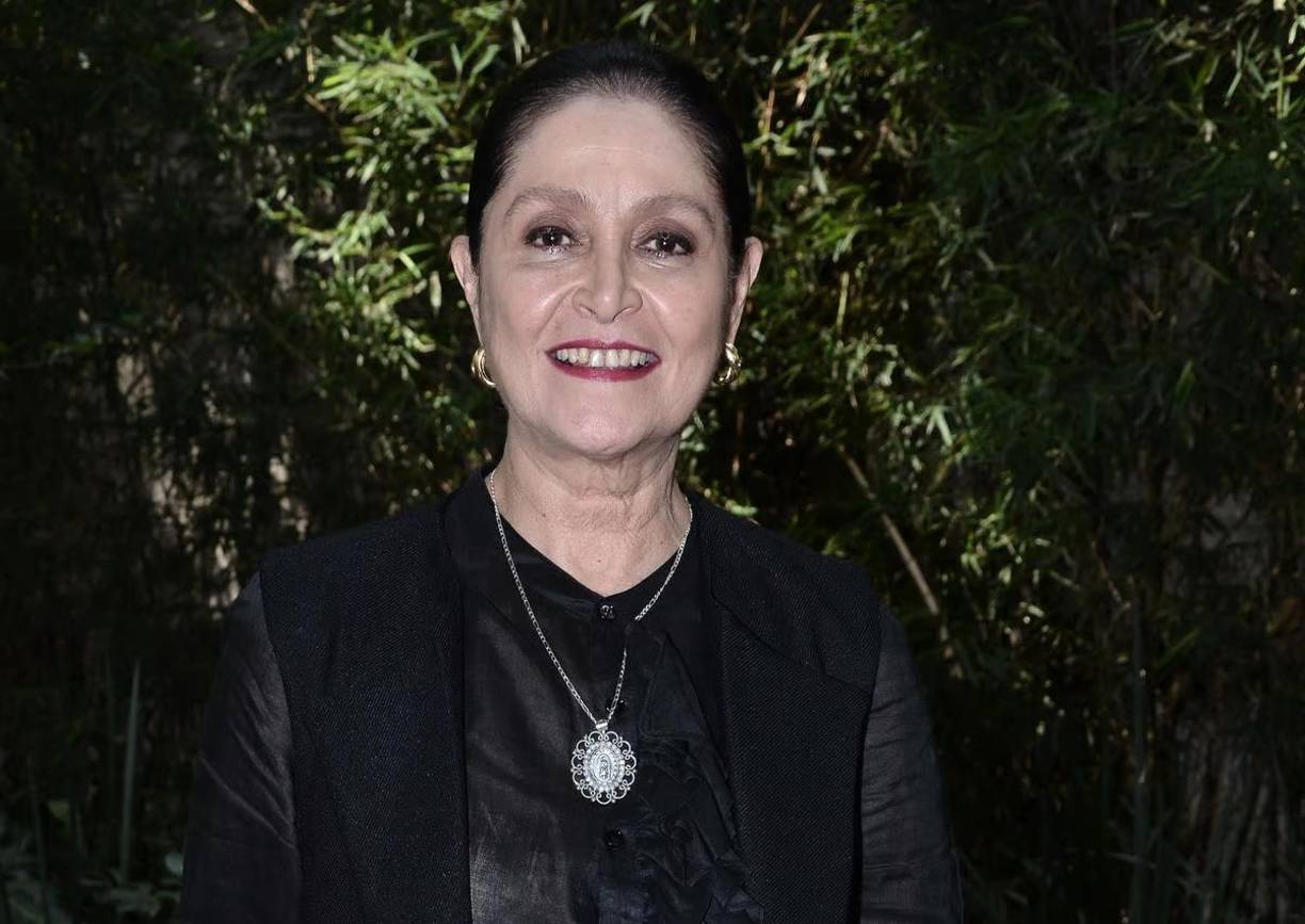 Daniela Romo - La cantante fue diagnosticada con cáncer de mama a finales de 2011. “ Fue en octubre cuando me diagnosticaron con cáncer de mama, y pues se vuelve una fecha significativa; afortunadamente fue temprano, por eso que les hablo tanto de prevención, porque si llega uno temprano, pues aquí estoy cinco años después contándolo”, expresó en una entrevista con Mamás Latinas, en octubre de 2016.