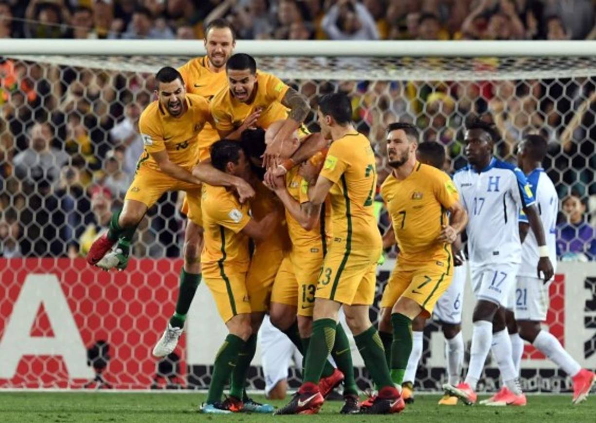 El delantero australiano Tim Cahill, ausente por lesión en la ida, regresó al once inicial, y a punto estuvo de ampliar su registro como máximo goleador histórico de Australia, al estrellar en el larguero un remate de cabeza bombeado en la segunda mitad (59).<br/><br/>