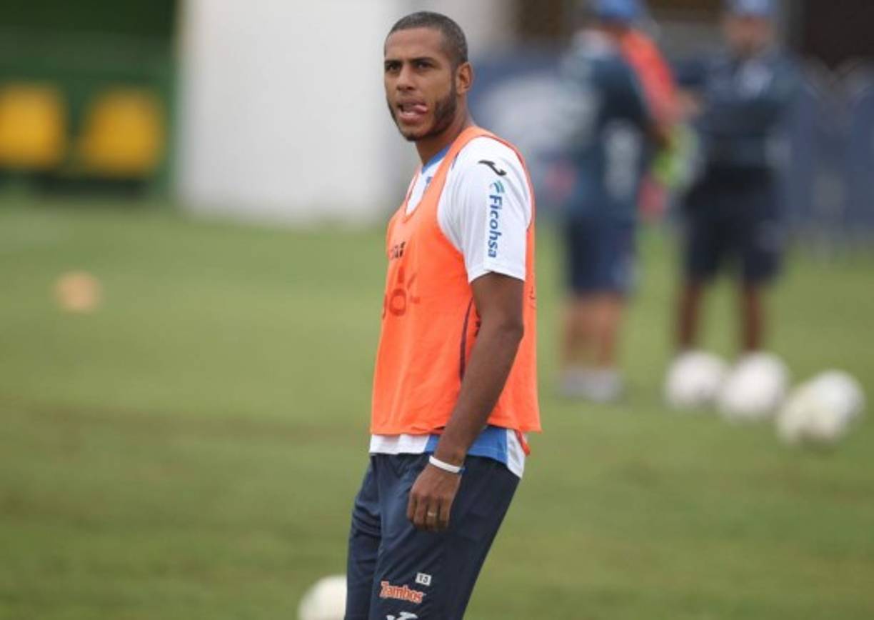 Eddie Hernández: Todo apunta a que el delantero del Motagua será el atacante de la H y el encargado de hacer los goles ante Costa Rica. Es el reemplazo del Choco Lozano, el Barcelona B decidió no cederlo.