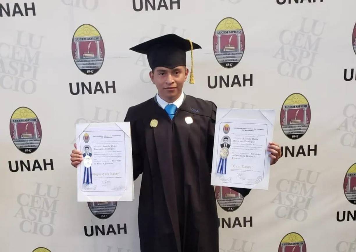 Originario de Intibucá, Domínguez destacó entre los más de 2,000 graduandos que culminaron ayer sus estudios en el alma máter. 