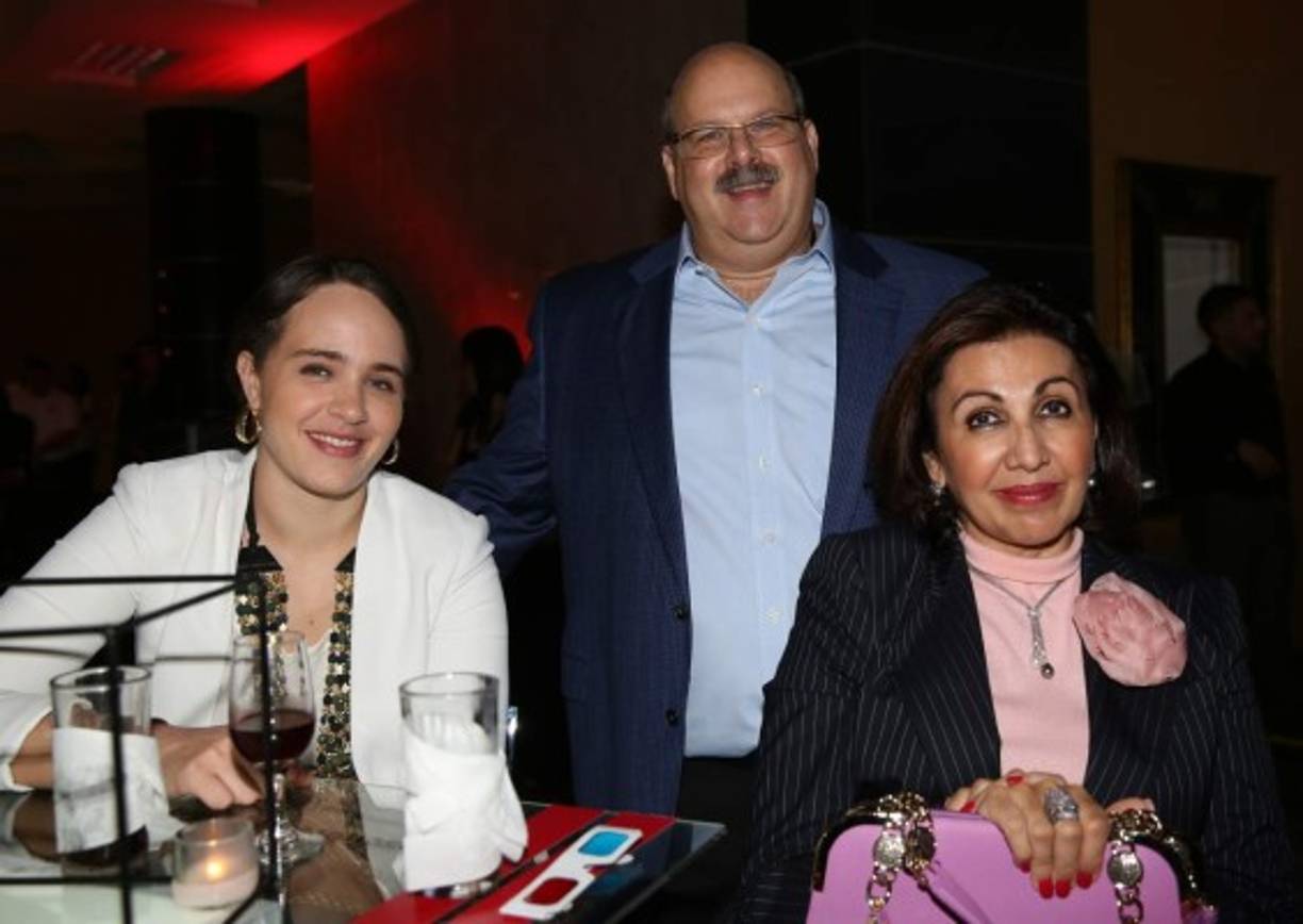 Paola, Jorge y Carolina Canahuati.